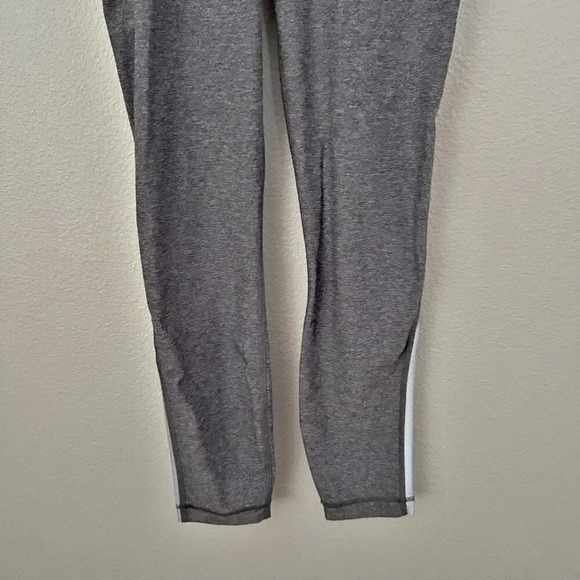 LULULEMON ATHLETICA | Light Speed Tight Reflective Leggings Heather Gray | 4 - Picture 4 of 9